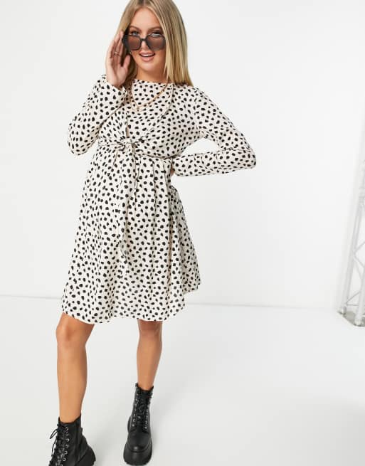 Vestido de lactancia cruzado de manga larga con estampado animal de ASOS DESIGN Maternity, 4 de 4