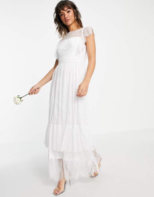Vestido de novia blanco de corte acampanado con espalda escotada en V y mangas acampanadas de Vila