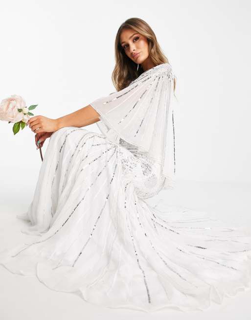 Vestido de novia blanco tipo kimono con adornos de Virgos Lounge