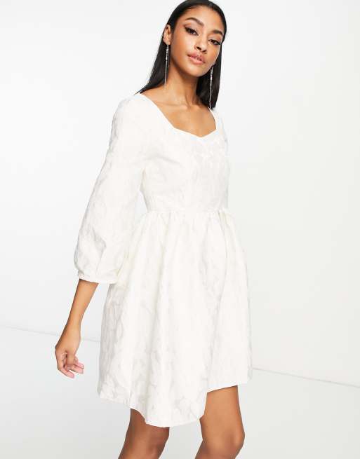 Vestido de novia corto color crema de jacquard de Y.A.S 