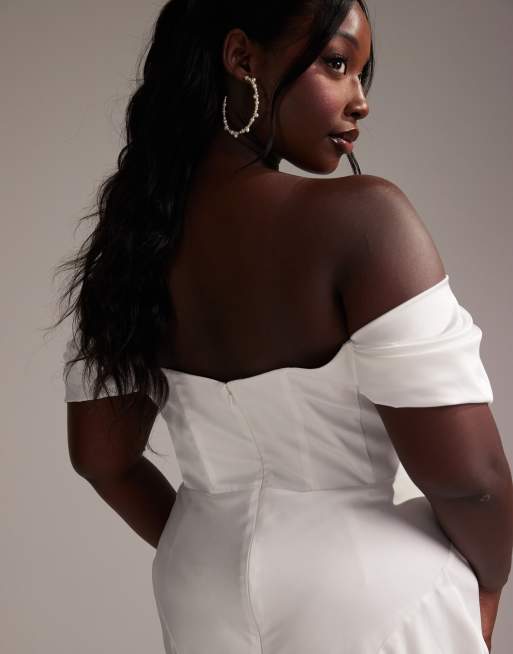 Vestido de novia largo blanco drapeado con escote Bardot de satén de ASOS DESIGN Curve, 2 de 6