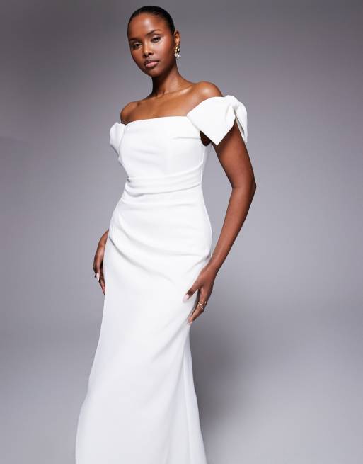 Vestido de novia largo blanco fruncido con escote Bardot de Forever New, 3 de 4