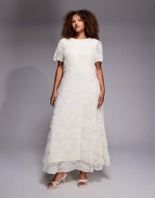 Vestido de novia semilargo color crema de encaje de Forever New Curve