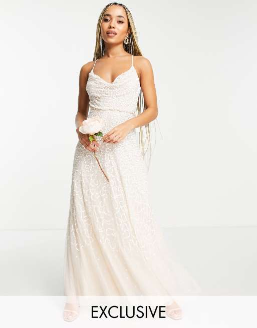 Vestido de novia semilargo con adorno de lentejuelas perladas desperdigadas y cuello desbocado de Starlet