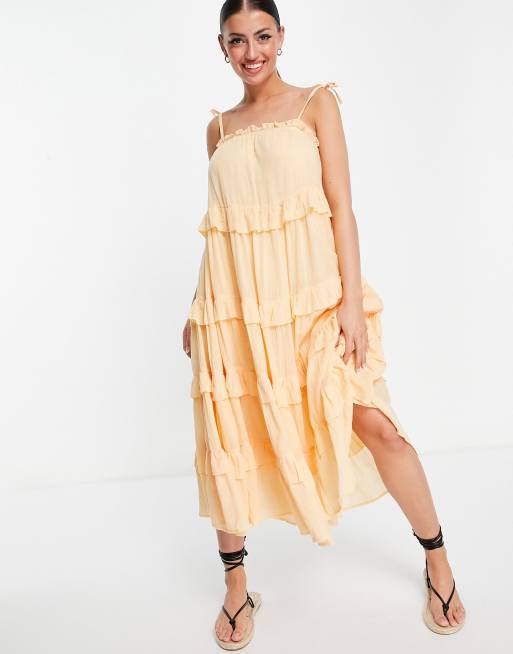 Vestido de playa midi color crema con diseño escalonado y volantes de River Island