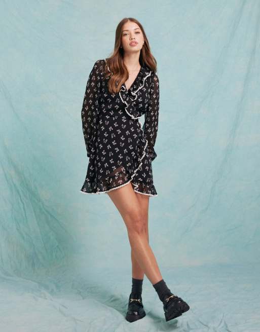 Vestido de tarde corto cruzado con estampado de lazos de Miss Selfridge , 3 de 4
