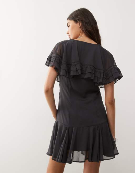 Vestido de tarde corto gris carbón con solapas estilo capa de Reclaimed Vintage, 4 de 4