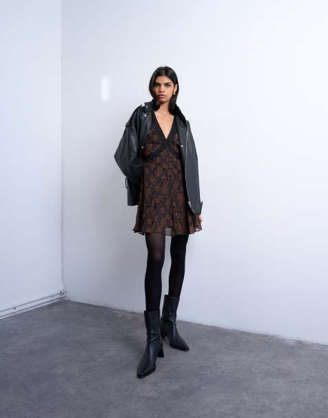 Vestido de tarde corto oscuro de manga larga con estampado floral y ribete de encaje de Topshop - view 1