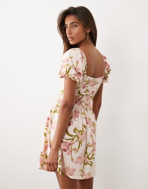 Vestido de tarde corto rosa con estampado floral y parte delantera fruncida de ASOS DESIGN, 4 de 4