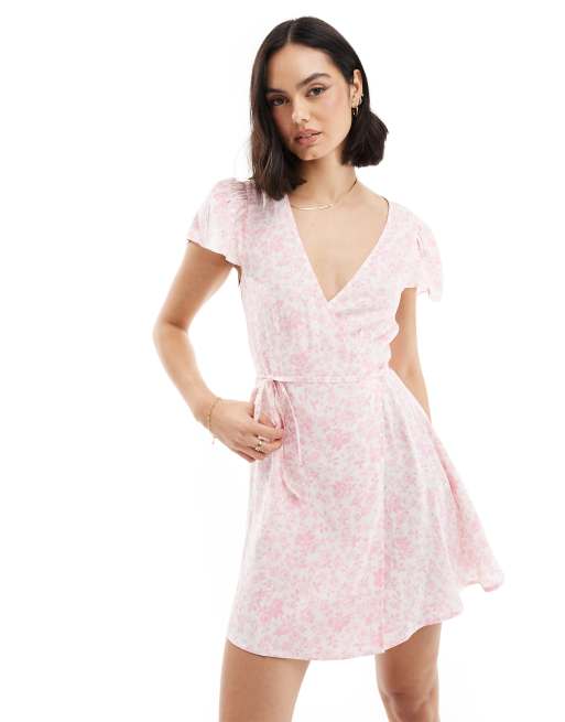 Vestido de tarde corto rosa cruzado con estampado floral de Miss Selfridge, 4 de 4