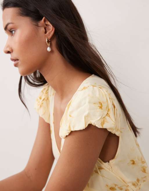 Vestido de tarde largo amarillo con estampado floral, cuello de pico y mangas abullonadas de ASOS DESIGN, 2 de 4