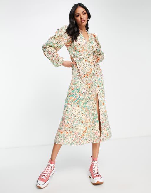 Vestido de tarde midi fruncido en la parte delantera con estampado floral y abertura de AX Paris