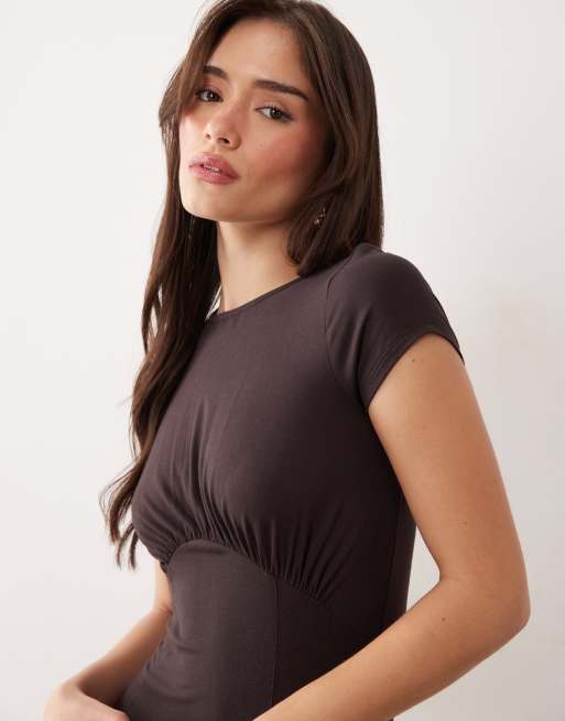 Vestido de tarde midi marrón chocolate con parte delantera fruncida de ASOS DESIGN, 4 de 4