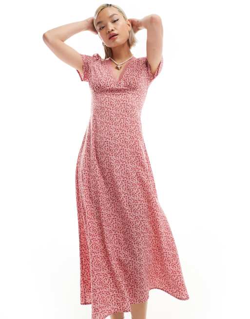 Vestido de tarde midi rosa con estampado de florecitas, cuello de pico y ribete de encaje de Glamorous