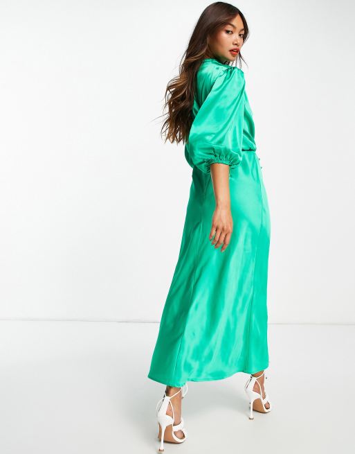 de midi verde esmeralda con cuello desbocado, detalle plisado y mangas abullonadas de satén de ASOS DESIGN ASOS