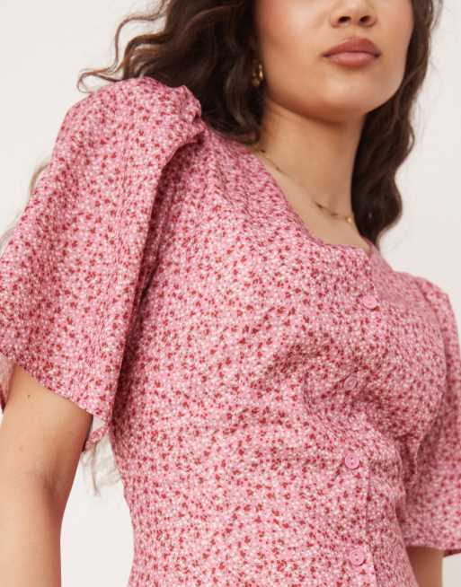 Vestido de tarde rosa y rojo de manga corta con botones y estampado de florecitas de Glamorous, 3 de 4