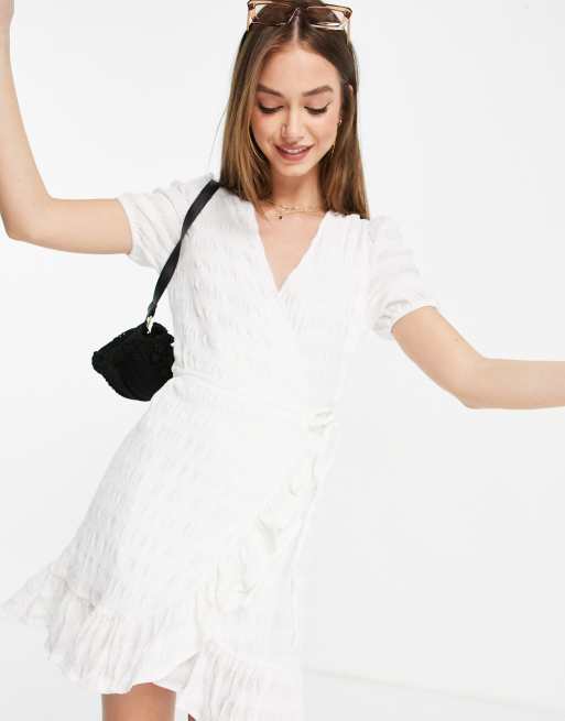 Vestido de verano blanco cruzado de Mango