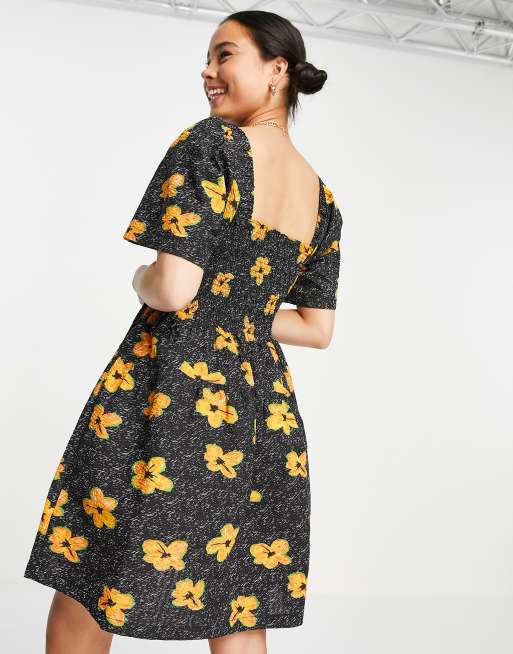 Vestido de verano corto negro fruncido con estampado floral de COLLUSION, 2 de 4