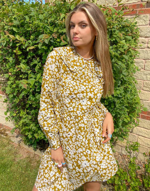 Vestido estampado con cuello tipo babero de Vila