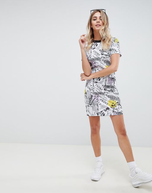 Vestido estilo camiseta con estampado de periódico de ASOS DESIGN | ASOS