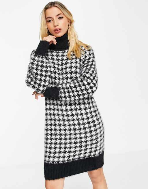 Vestido estilo jersey con cuello alto y estampado de pata de gallo de punto mullido de Violet Romance