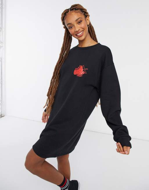 Vestido estilo sudadera negro con estampado gráfico de Skinnydip