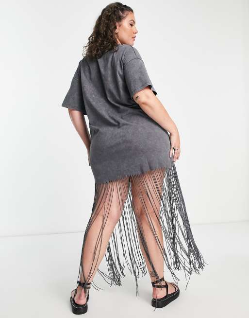 Vestido gris carbón estilo camiseta extragrande con flecos en el bajo de ASOS DESIGN Curve , 2 de 4