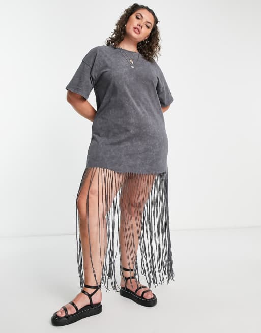 Vestido gris carbón estilo camiseta extragrande con flecos en el bajo de ASOS DESIGN Curve , 4 de 4