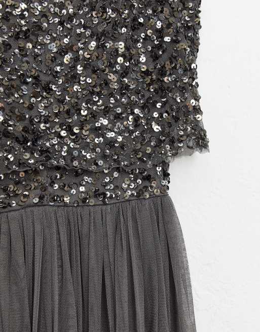 Vestido largo 2 en 1 para dama de honor en gris oscuro con lentejuelas delicadas de Maya Tall, 2 de 4