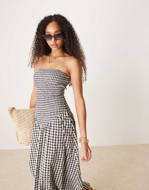 Vestido largo a cuadros vichy blancos y negros con escote palabra