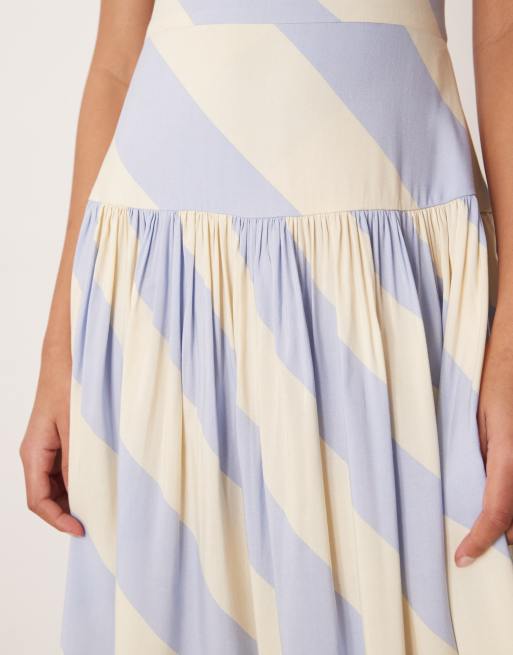 Vestido largo a rayas azules y blancas con espalda de nadadora con abertura de ASOS DESIGN , 3 de 4