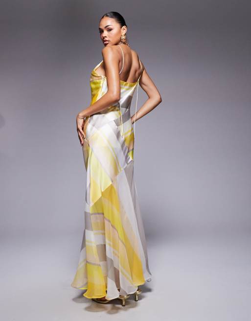 Vestido largo amarillo a rayas de satén con diseño de paneles y falda de chifón de ASOS DESIGN, 4 de 4