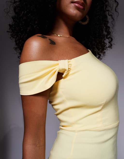 Vestido largo amarillo ajustado y asimétrico con detalle anudado de bengalina de Vesper, 4 de 4