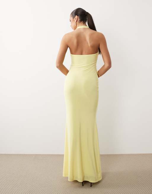 Vestido largo amarillo limón con cuello halter y lazada delantera de ASOS DESIGN, 3 de 4