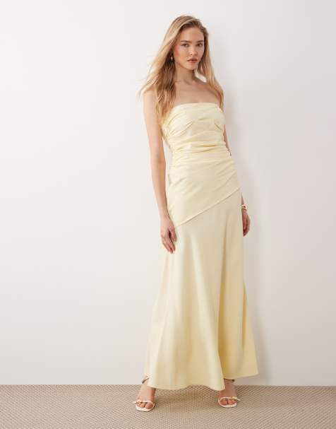 Vestido largo amarillo pastel para eventos especiales con escote palabra de honor y detalle fruncido Kiva de Nobody's Child - view 1