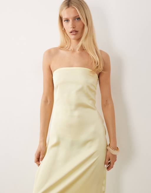 Vestido largo amarillo plátano tenue con escote palabra de honor de satén de Pieces, 2 de 4