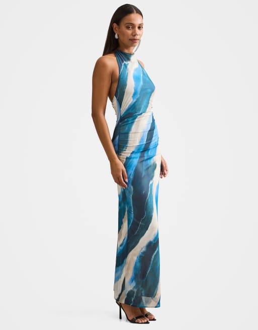 Vestido largo azul con estampado abstracto y cuello halter de punto liso de Forever New, 2 de 3