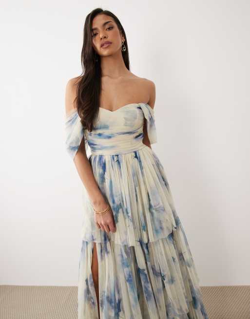 Vestido largo azul con estampado floral y escote Bardot de tul de Lace & Beads, 4 de 4