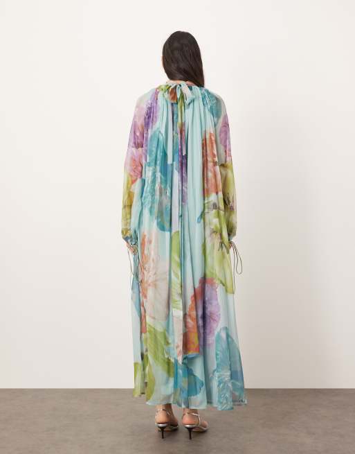 Vestido largo azul de corte trapecio con estampado floral grande y cuello subido de chifón de ARRANGE, 4 de 4