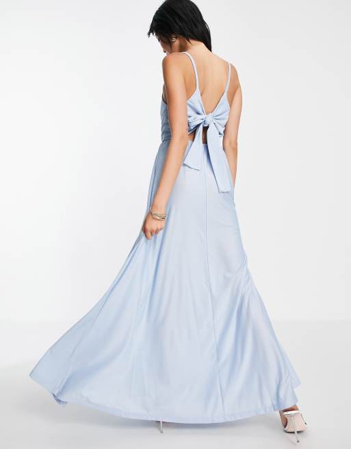 Vestido largo azul escotado de tirantes con lazada en la espalda de ASOS DESIGN