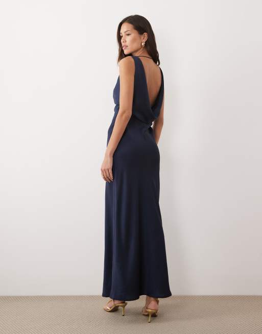 Vestido largo azul marino con cuerpo drapeado y espalda desbocada de satén de ASOS DESIGN, 4 de 4
