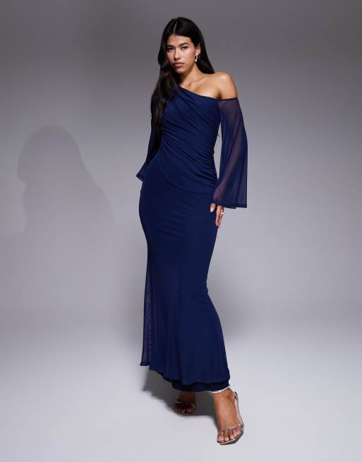 Vestido largo azul marino drapeado con hombro caído y mangas anchas de ASOS DESIGN, 4 de 4