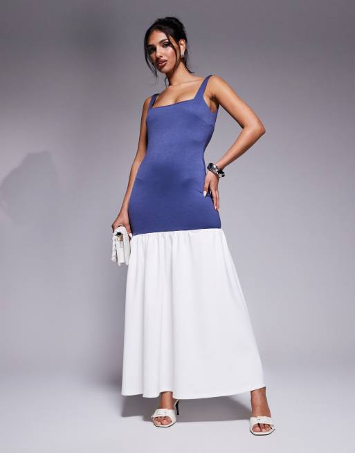 Vestido largo azul oscuro con escote cuadrado y falda color crema de cintura baja en contraste exclusivo de Kaiia