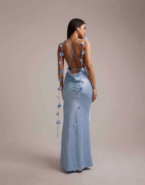 Vestido largo azul pastel con cuello desbocado, espalda cruzada y detalle de flores colgantes de satén Aria de Wanderdoll - view 1