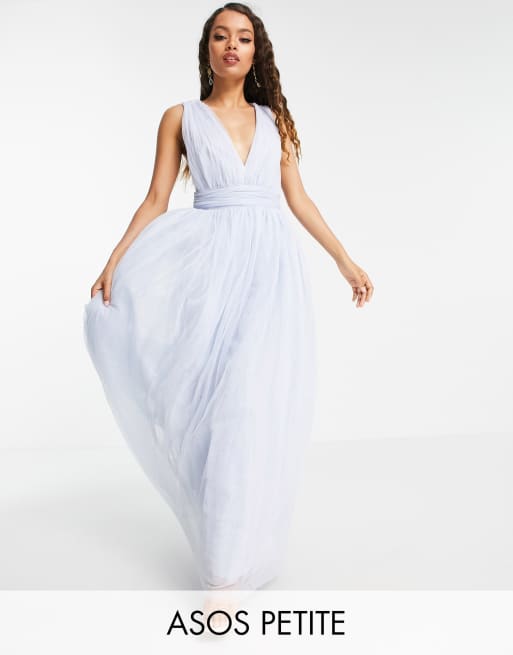 Vestido largo azul pastel escotado con lazada en la espalda de tul de ASOS DESIGN Petite