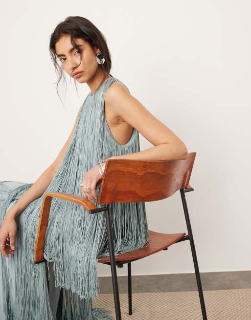 Vestido largo azul polvoriento con cuello de nadadora y flecos Ultimate de ASOS EDITION, 2 de 4