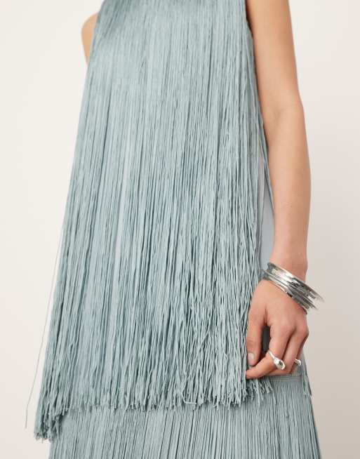 Vestido largo azul polvoriento con cuello de nadadora y flecos Ultimate de ASOS EDITION, 4 de 4