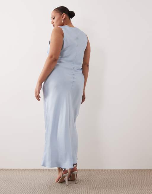 Vestido largo azul tenue con cuello ancho de satén de ASOS DESIGN Curve, 2 de 4