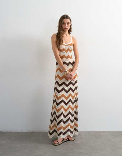 Vestido largo beis a rayas tipo chevrón de punto de Topshop