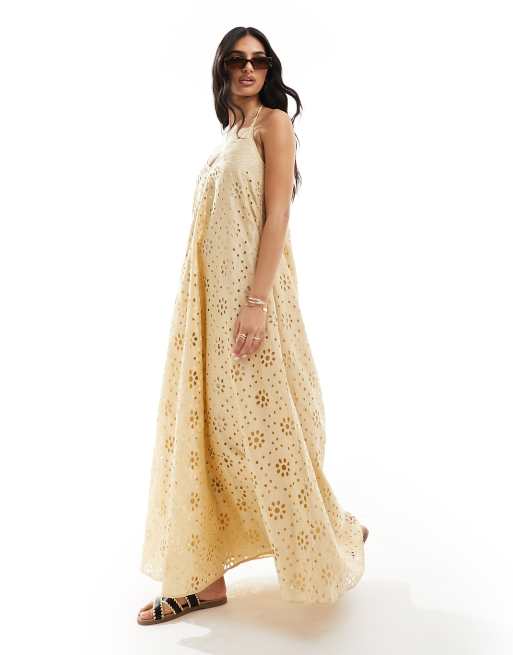 Vestido largo beis con diseño de bordado inglés de premium de ASOS DESIGN